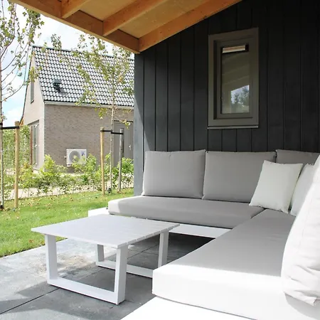בית נופש Stylish Coastal With Garden *