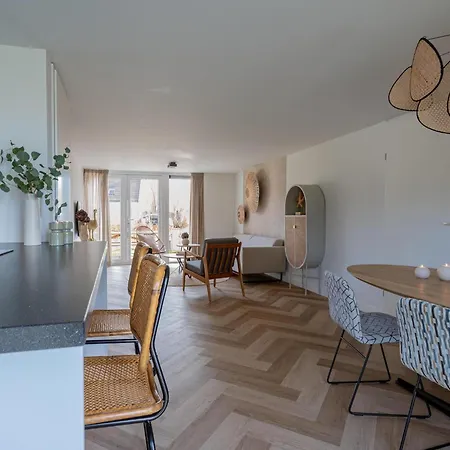 בית נופש Stylish Coastal With Garden
