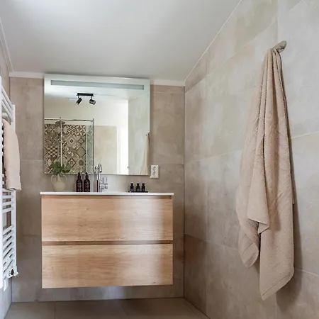 Stylish Coastal With Garden בית נופש