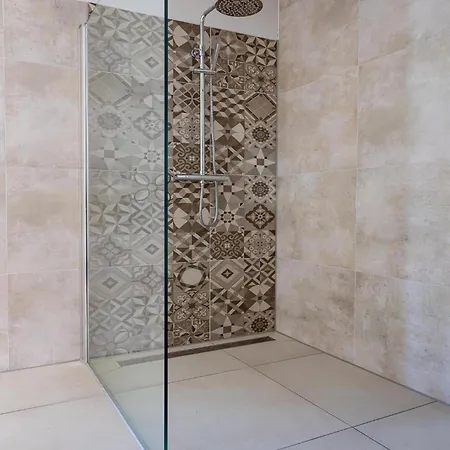 Stylish Coastal With Garden בית נופש *