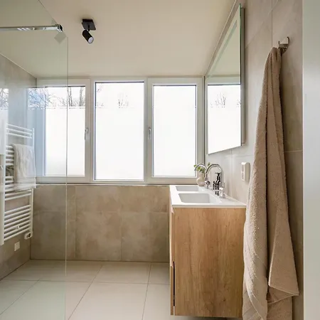 Stylish Coastal With Garden בית נופש *